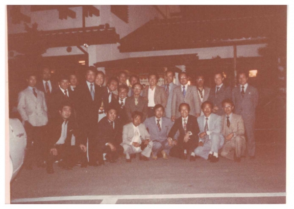 일본 JC회원들과 단체사진/ 환영 나온 일본 安城JC 회원들과 한국 안성JC 방문단 일행이 함께 찍은 사진이다(오른 쪽에서 세 번째가 필자)