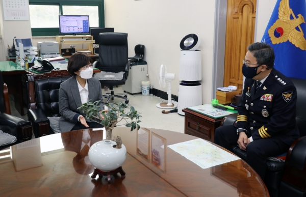 김보라 안성시장이 17일 오전 안성경찰서를 방문했다.