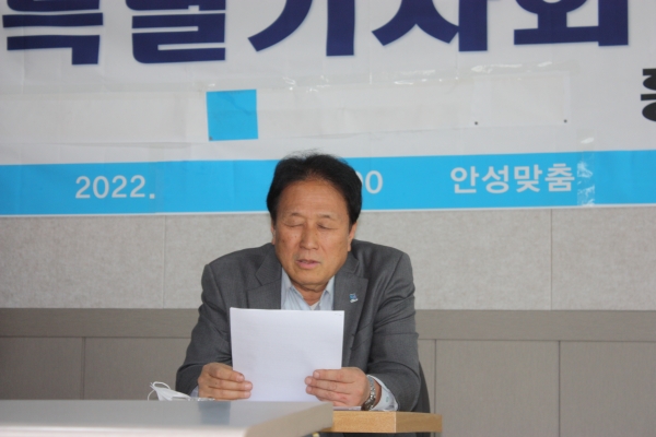 홍석완 전 지역위원장이 9일 더불어민주당을 탈당했다