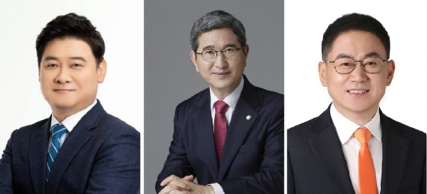 22대 국회의원 선거 후보등록 첫날인 21일 안성에서는 윤종군, 김학용, 박경윤(왼쪽부터) 등 3명이 후보등록을 마쳤다